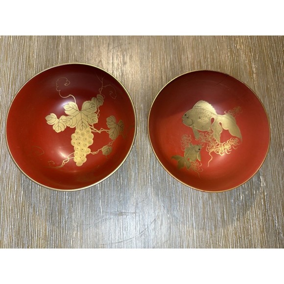 Two VTG/Antique Asian Lacquer Ware Bowls - Goldfish & Grapes Design in Gold - Picture 3 of 7